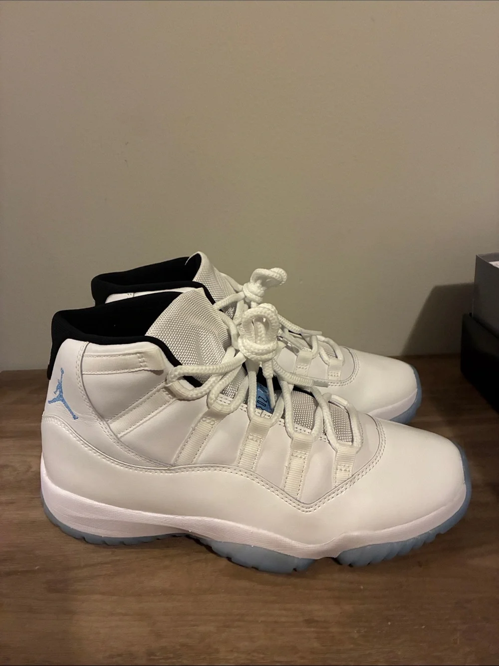 Jordan Retro 11 Men’s Sneakers - White/Blue/Red